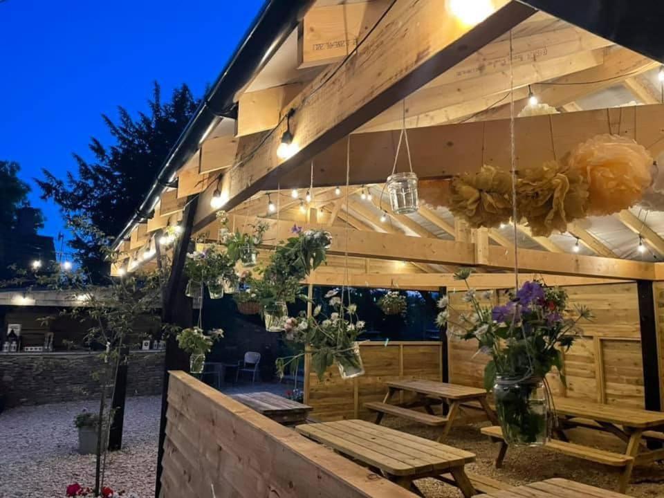 泰特伯里 Trouble House酒店 外观 照片